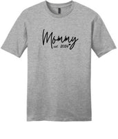 Tshirt - Mommy established with the year